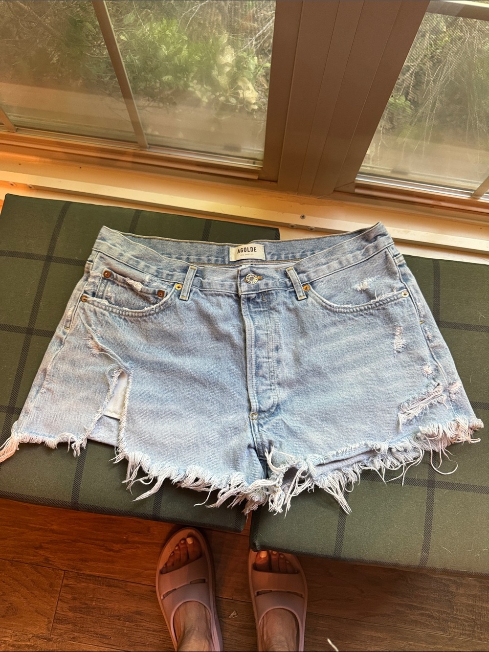 Agolde Light Wash Distressed Cutoff Denim Shorts Sz 31